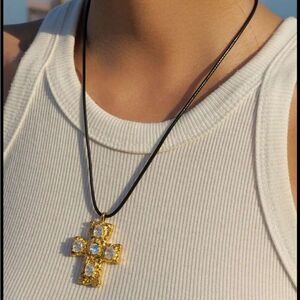 Vintage style cross necklace N20